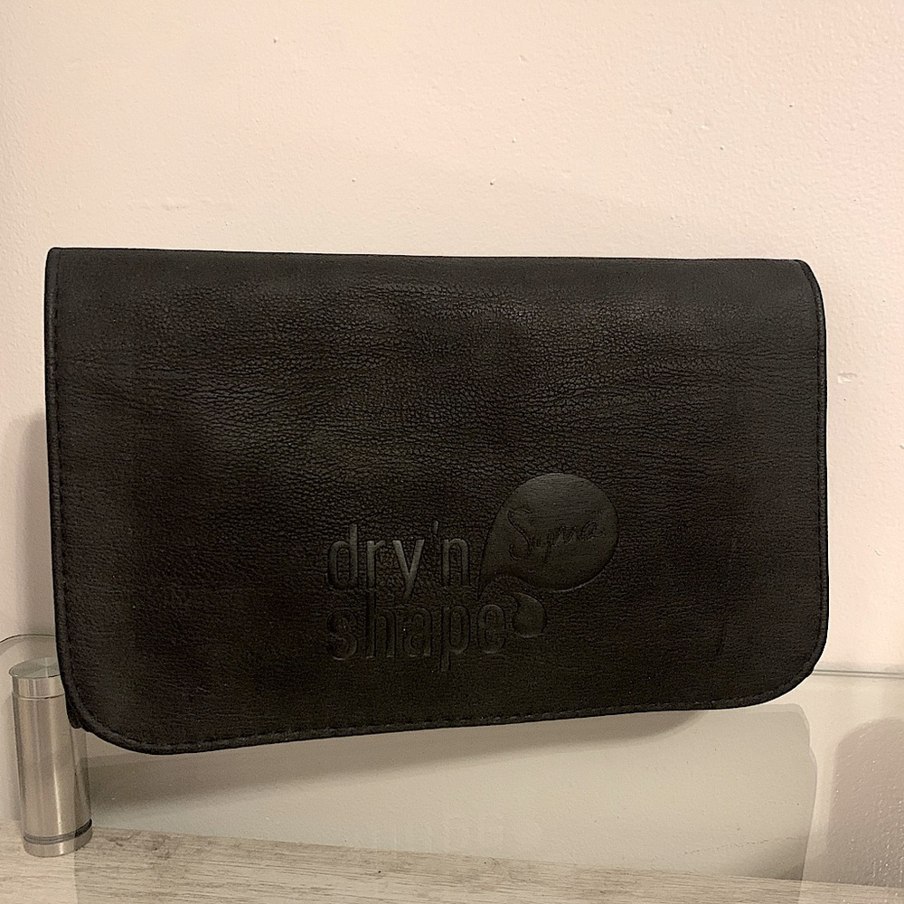 Sigma Dry ‘n Shape Makeup Brushes drying on the go!